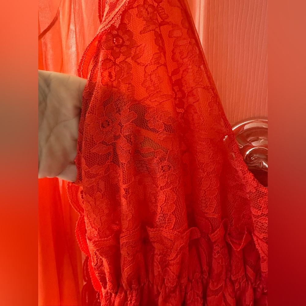 ⭐ Vintage Vanity Fair Red Nylon Lace Peignoir Set (Robe + Nightgown) - Picture 10 of 13